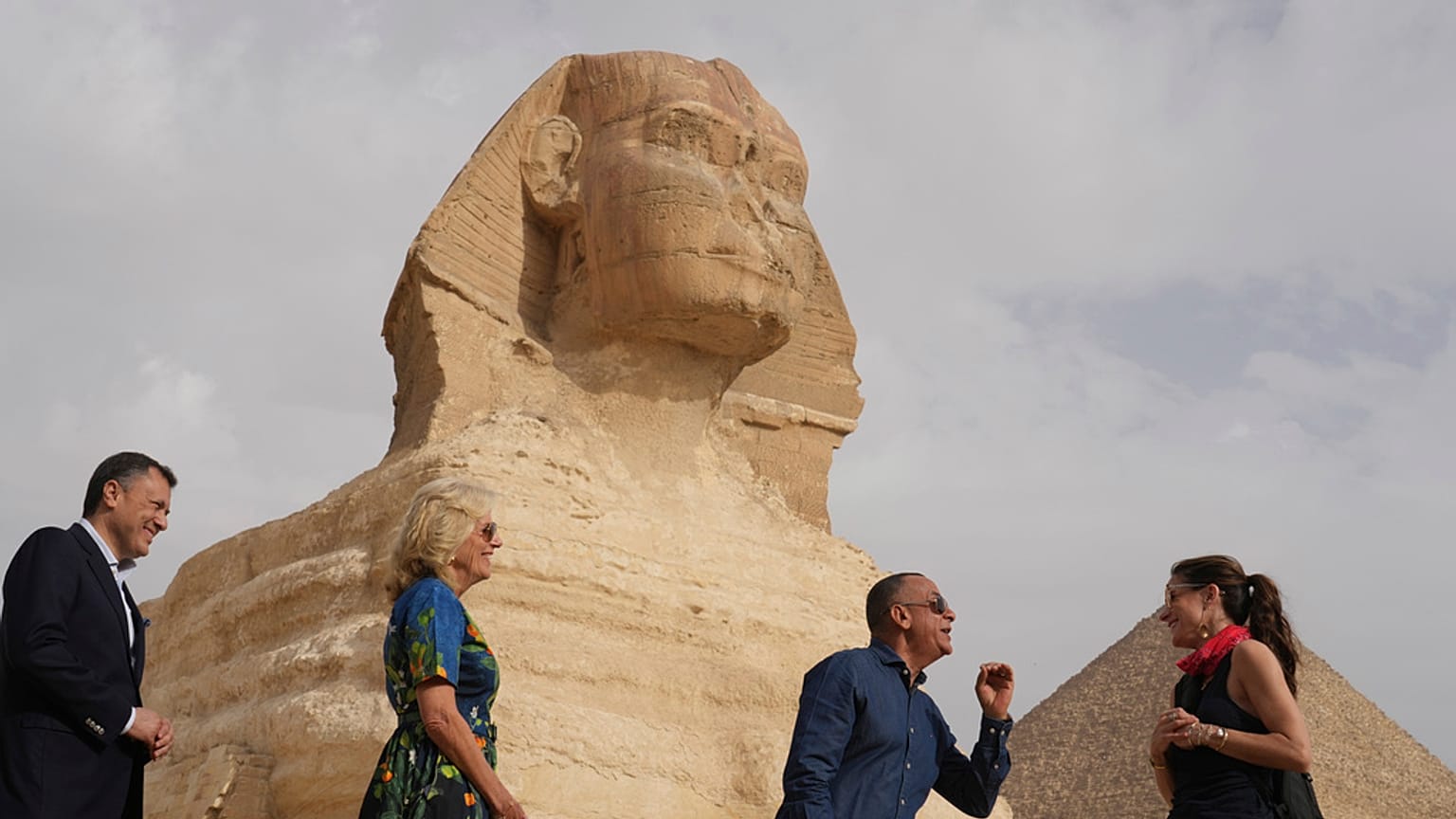 زوجة الرئيس الأمريكي خلال زيارة الأهرامات
