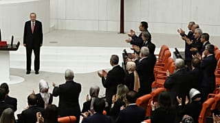رجب طیب اردوغان در برابر نمایندگان پارلمان ترکیه