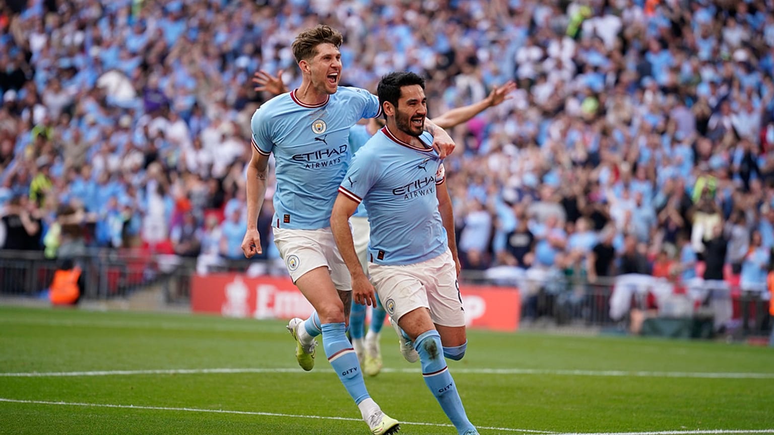 İlkay Gündoğan rekor sürede attığı gol sevincini yaşarken