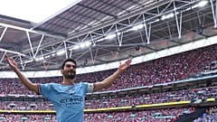 لاعب مانشستر سيتي إيلكاي غوندوغان محتفلًا بهدفه التاريخي