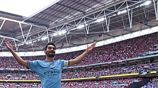 لاعب مانشستر سيتي إيلكاي غوندوغان محتفلًا بهدفه التاريخي
