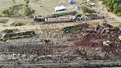 Vue aérienne de l'endroit où est survenue la collision entre les trains près de Balasore (est de l'Inde), le 4 juin 2023. 