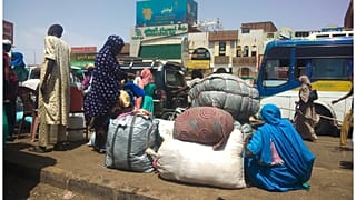 سودانيون يغادرون الخرطوم مع اشتداد القتال بين الجيش السوداني وقوات الدعم السريع _ السودان، السبت 3 يونيو 2023