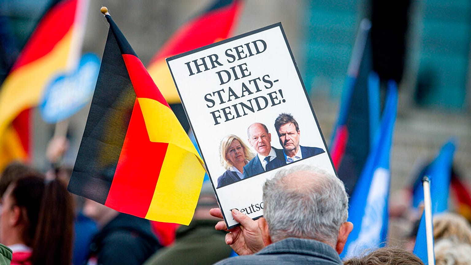 Διαδήλωση AfD: «Εσείς είστε οι εχθροί του κράτους»