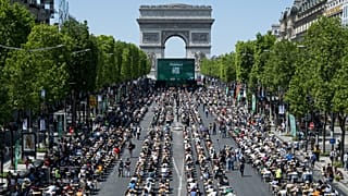  الشانزليزيه يتحول إلى فصل دراسي، باريس، فرنسا، 4 يونيو 2023.