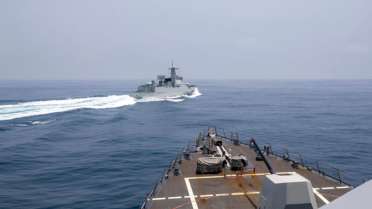 Το USS Chung-Hoon και το HMCS Montreal διέπλευσαν το Στενό της Ταϊβάν