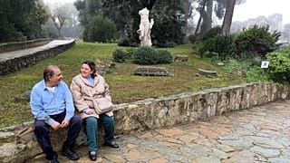 کارمن در کنار معشوقه اش