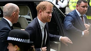 Harry herceg érkezése a bíróság épületéhez, 2023. június 6.