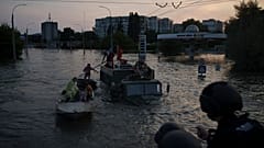 Überschwemmte Straßenzüge in der Stadt Cherson