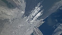 Satellitenaufnahme des zerstörten Staudamms
