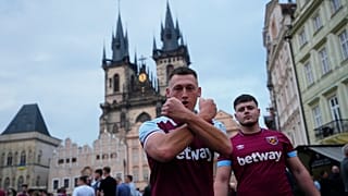 Fans von West Ham United in der Prager Innenstadt