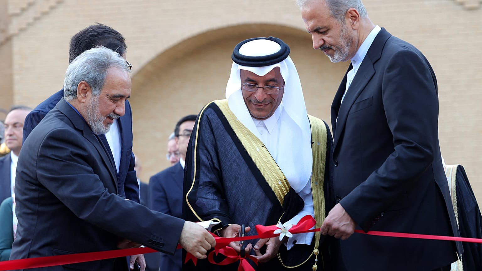 İran, Suudi Arabistan'daki büyükelçiliğini yeniden açtı