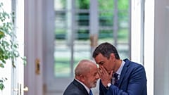 Spaniens Ministerpräsident Pedro Sanchez und Brasiliens Präsident Luis Inacio Lula da Silva in Madrid, 26. April