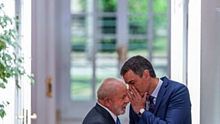Le président brésilien, Luis Inacio Lula da Silva, et le Premier ministre espagnol, Pedro Sanchez (de gauche à droite)