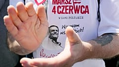 Centinaia di migliaia di persone hanno protestato a Varsavia all'inizio di giugno contro la nuova legge e altre iniziative del governo polacco