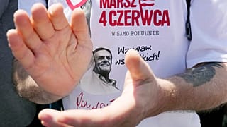Centinaia di migliaia di persone hanno protestato a Varsavia all'inizio di giugno contro la nuova legge e altre iniziative del governo polacco
