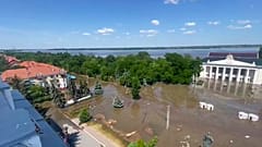 Der zentrale Platz in Nowa Kakowka in der von Russland kontrollierten Region Cherson, Ukraine