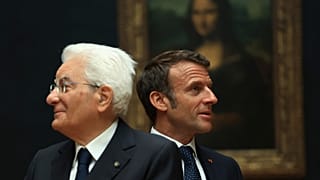 Le président italien Sergio Mattarella (à gauche) et le président français Emmanuel Macron (à droite) 