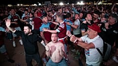 Фанаты "Вест Хэма" в парке Летна после победы в Лиги конференций