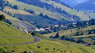 Három év körüli gyerekeket is megsebesített egy késes támadó a franciaországi Annecyban