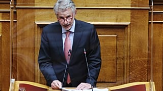 Ο βουλευτής της ΝΔ Σπύρος Πνευματικός μιλάει από το βήμα στην Ολομέλεια της Βουλής