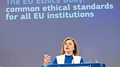 Kommissions-Vizepräsidentin Jourova bei der Vorstellung des Ethik-Gremiums in Brüssel