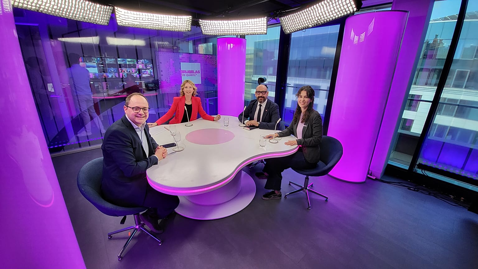Méabh Mc Mahon con César Luena, Andrea Ripol y Jordi Cañas