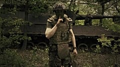 Ein ukrainischer Soldat an einem unbekannten Ort in der Ukraine