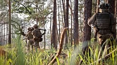 Des soldats ukrainiens sur le front, à Kreminna, région de Louhansk, Ukrane, le 8 juin 2023