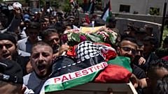 مشيعون يحملون جثمان الطفل الفلسطيني محمد التميمي الذي أصيب برصاص القوات الإسرائيلية، الضفة الغربية، 6 يونيو، 2023.