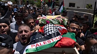 مشيعون يحملون جثمان الطفل الفلسطيني محمد التميمي الذي أصيب برصاص القوات الإسرائيلية، الضفة الغربية، 6 يونيو، 2023.