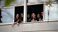 En 2022, la legislación francesa incluirá el delito de acoso escolar.  El acoso escolar puede castigarse con hasta 10 años de cárcel y una multa de 150 000 euros.