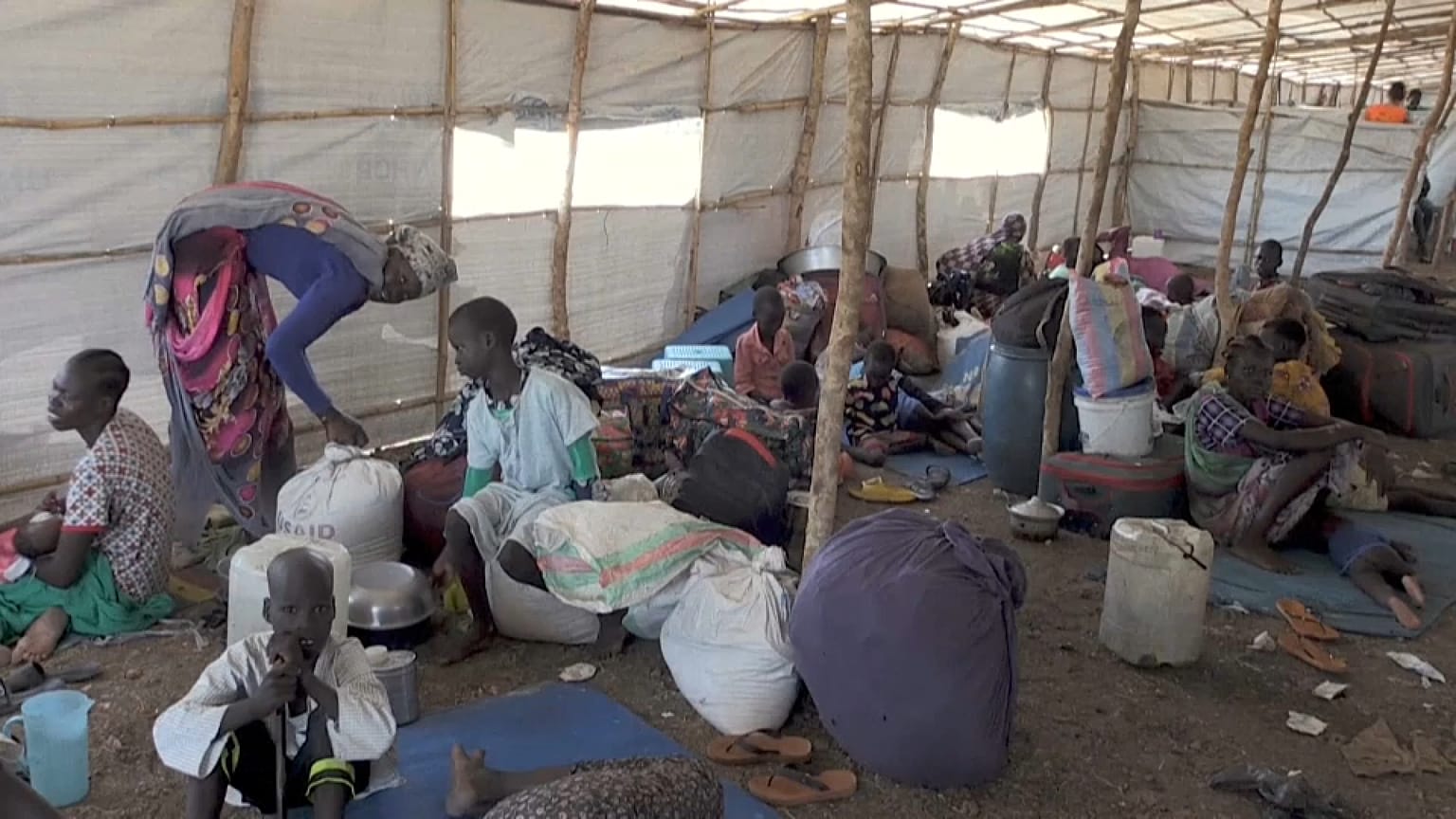 لاجئون في  مخيم معزول بالرنك جنوب السودان