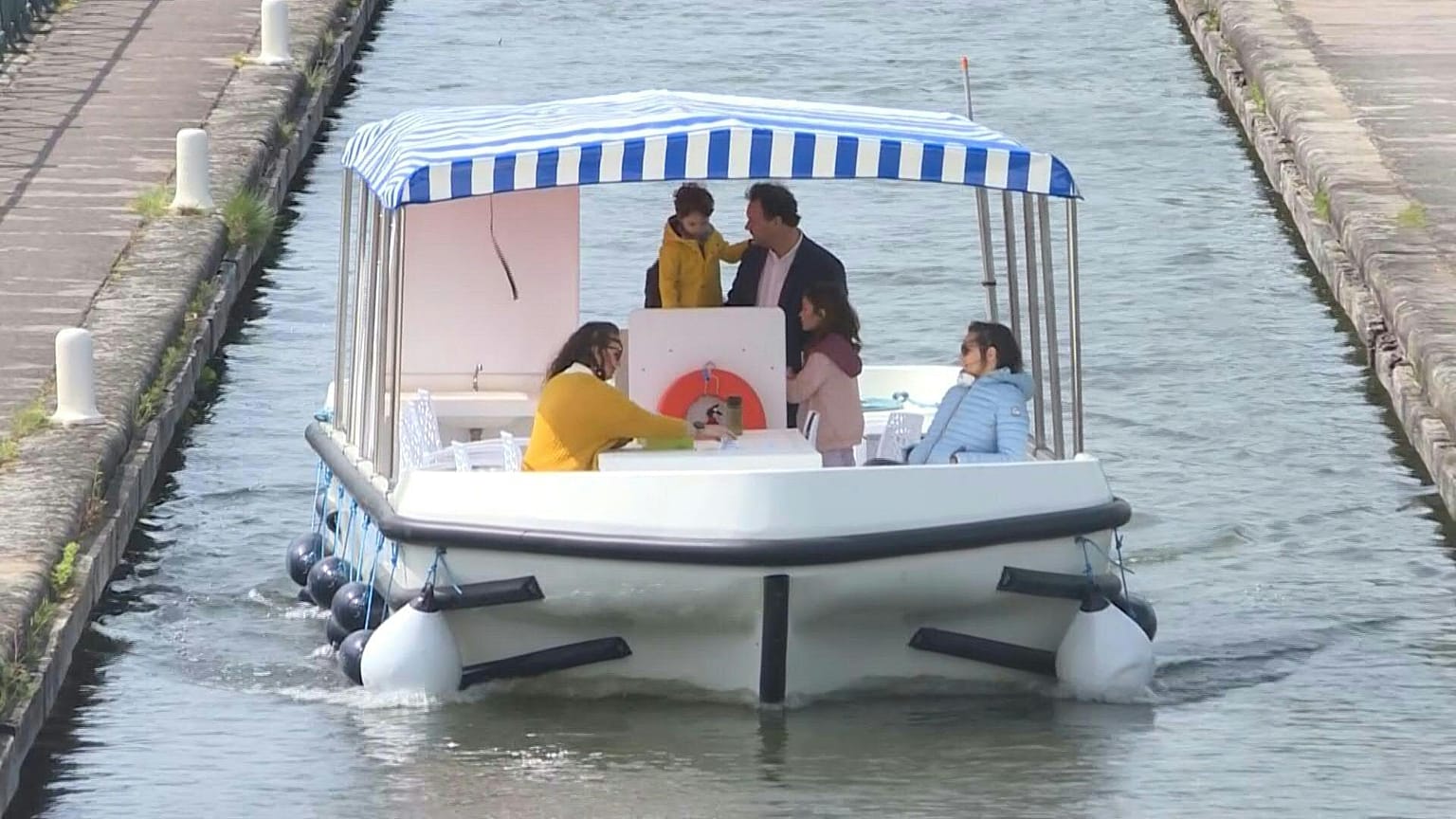The hydrogen-powered boat is almost completely silent