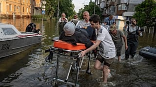 Mentik a lakosságot az elárasztott Herszoni területről
