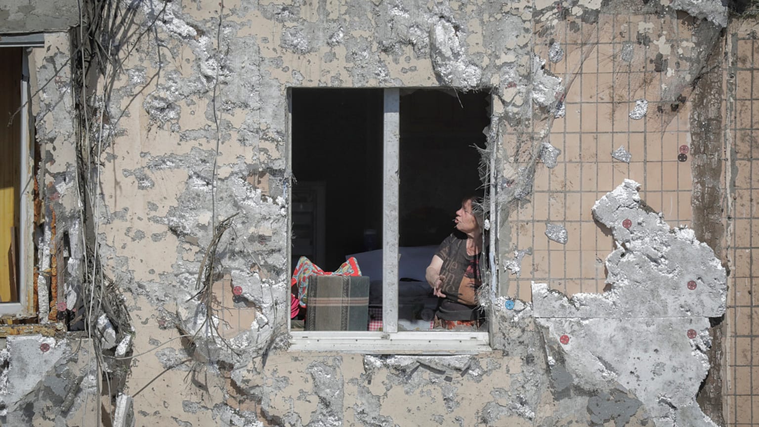 Ein Wohnhaus in Odessa nach einem massiven russischen Drohnenangriff, Ukraine, 10. Juni 2023