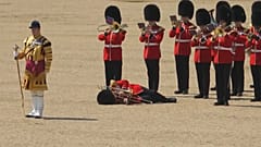 أحد الحراس يفقد الوعي