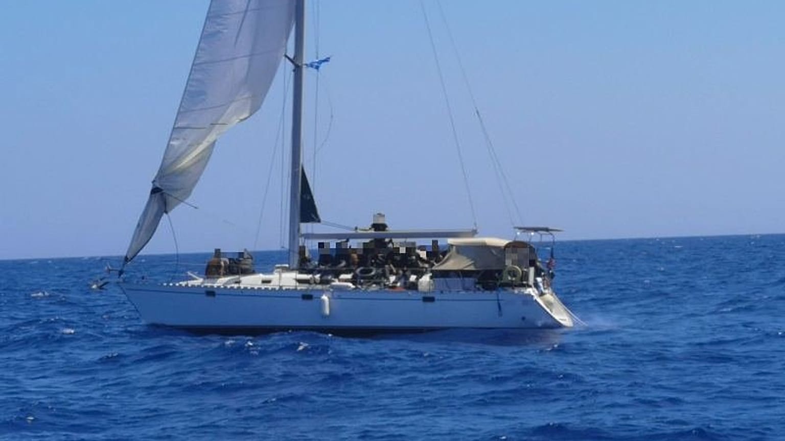 Ιστιοφόρο με μετανα΄στες ανοιχτά των Κηθύρων