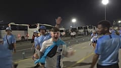 Aficionados del Manchester City tras lograr la Champions en Estambul después de vencer al Inter.   