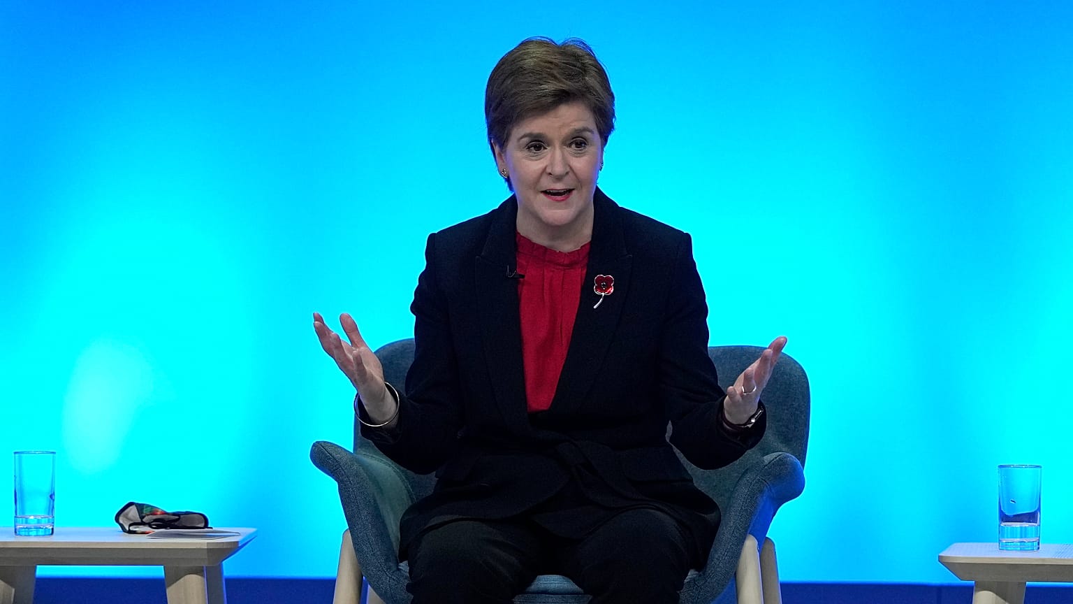Sturgeon már jó ideje a gyanú árnyékában élt