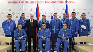 Putin hat in einem Militär-Krankenhaus in Moskau bei Russlands Krieg in der Ukraine verletzte Soldaten geehrt