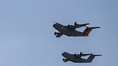 Zwei "Airbus A400M"-Maschinen der deutschen Luftwaffe im Rahmen der Übung "Air Defender"