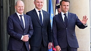 Emmanuel Macron, Andrzej Duda és Olaf Scholz a párizsi Elysées Palotában 2023. június 12-én