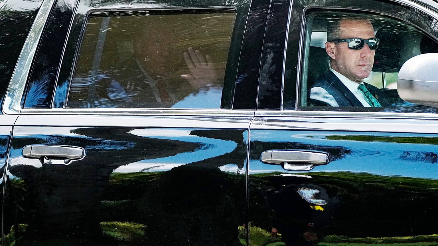 Donald Trump abandona su resort Trump National Doral para dirigirse a un tribunal de Miami para escuchar los 37 cargos en su contra, el 13 de junio de 2023 en Doral, Florida.