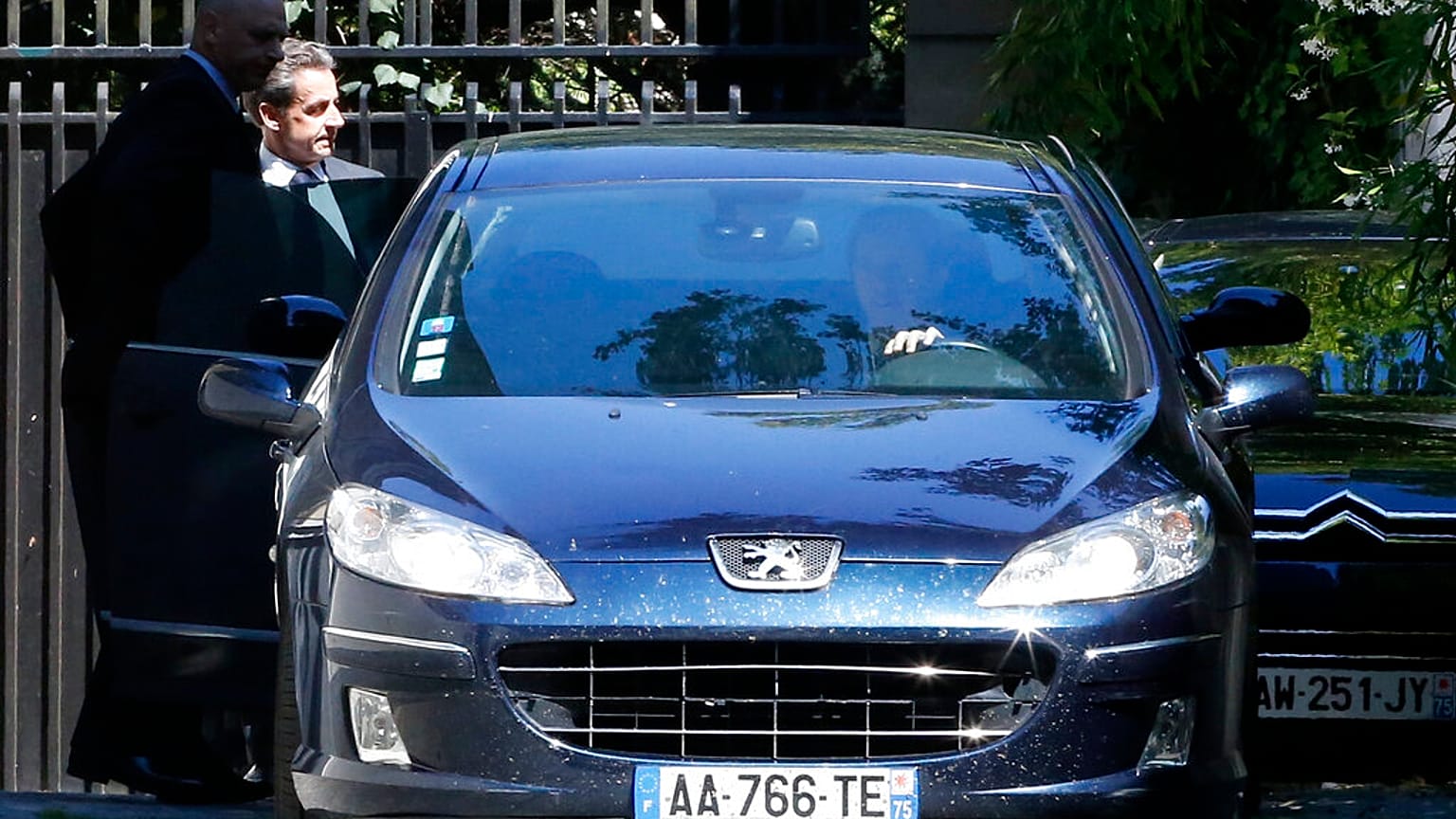 Sarkozy vor seinem Haus (2014)