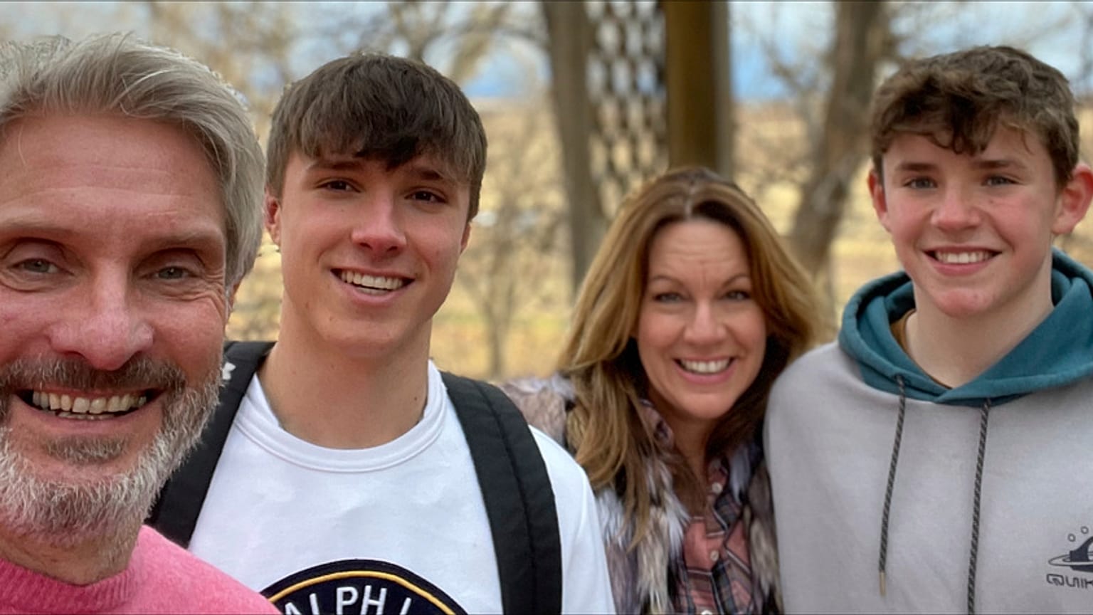 In questa foto di famiglia, Barnaby Webber è il secondo da sinistra.