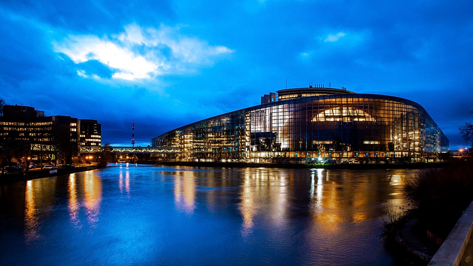A votação crucial decorre na sessão mensal do Parlamento Europeu em Estrasburgo