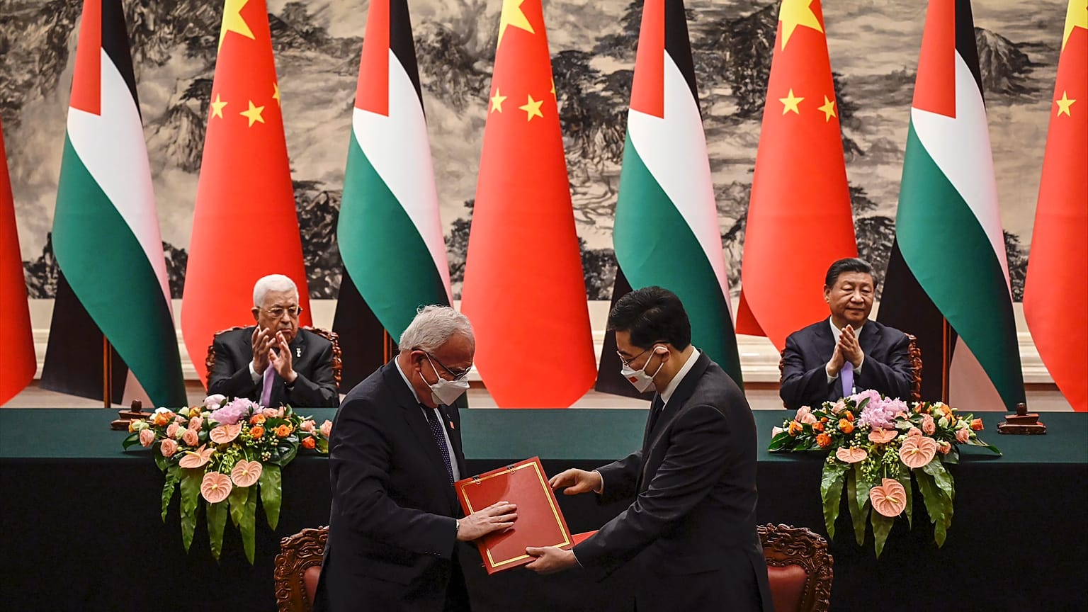 وزير الخارجية الفلسطيني رياض المالكي ونظيره الصيني تشين غانغ