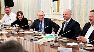 پوتین در کاخ کرملین میزبان خبرنگاران روس حوزه جنگ در اوکراین. ۱۳ ژوئن ۲۰۲۳