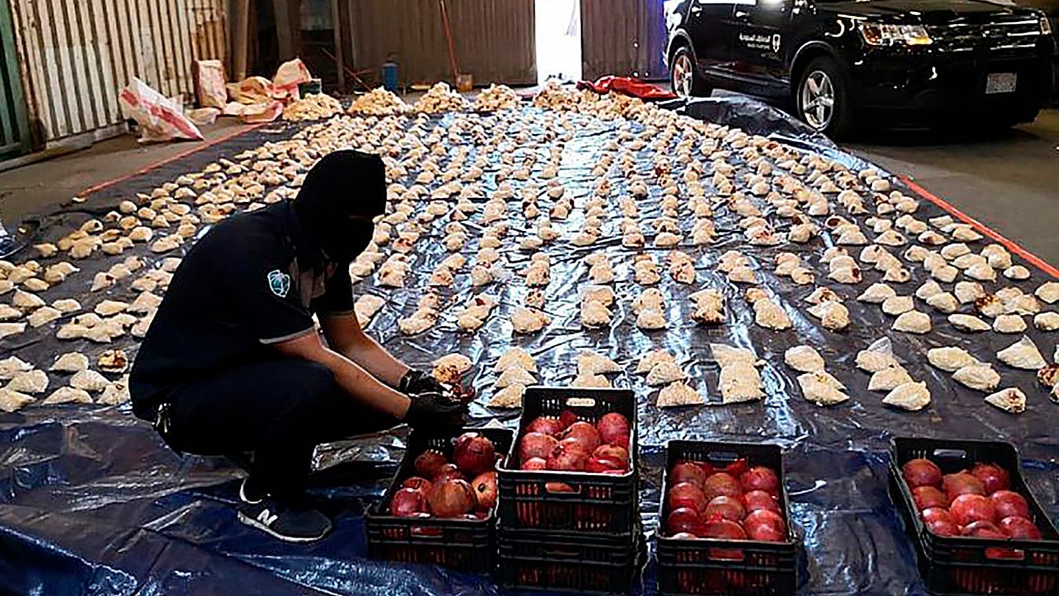 ضبطت الجمارك السعودية أكثر من 5 ملايين حبة كبتاجون مهربة من لبنان في ميناء جدة، يوم الجمعة 23 أبريل 2021.